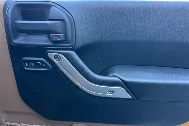 Used 2014 Jeep Wrangler Unlimited Sahara AWD/4WD image 19