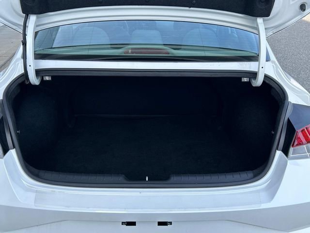 Used 2022 Hyundai Elantra SEL w/ Cargo Package image 12