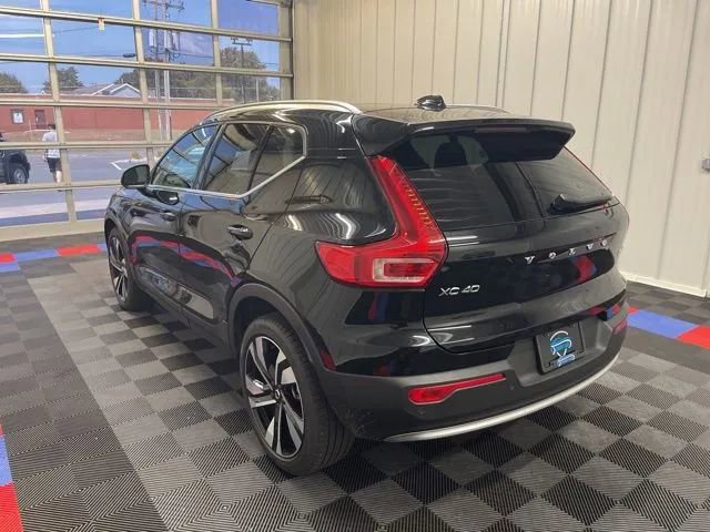 Used 2025 Volvo XC40 B5 Plus image 5