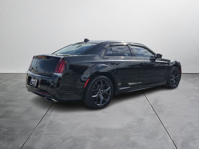 Used 2022 Chrysler 300 Touring L w/ Popular Equipment Group image 5