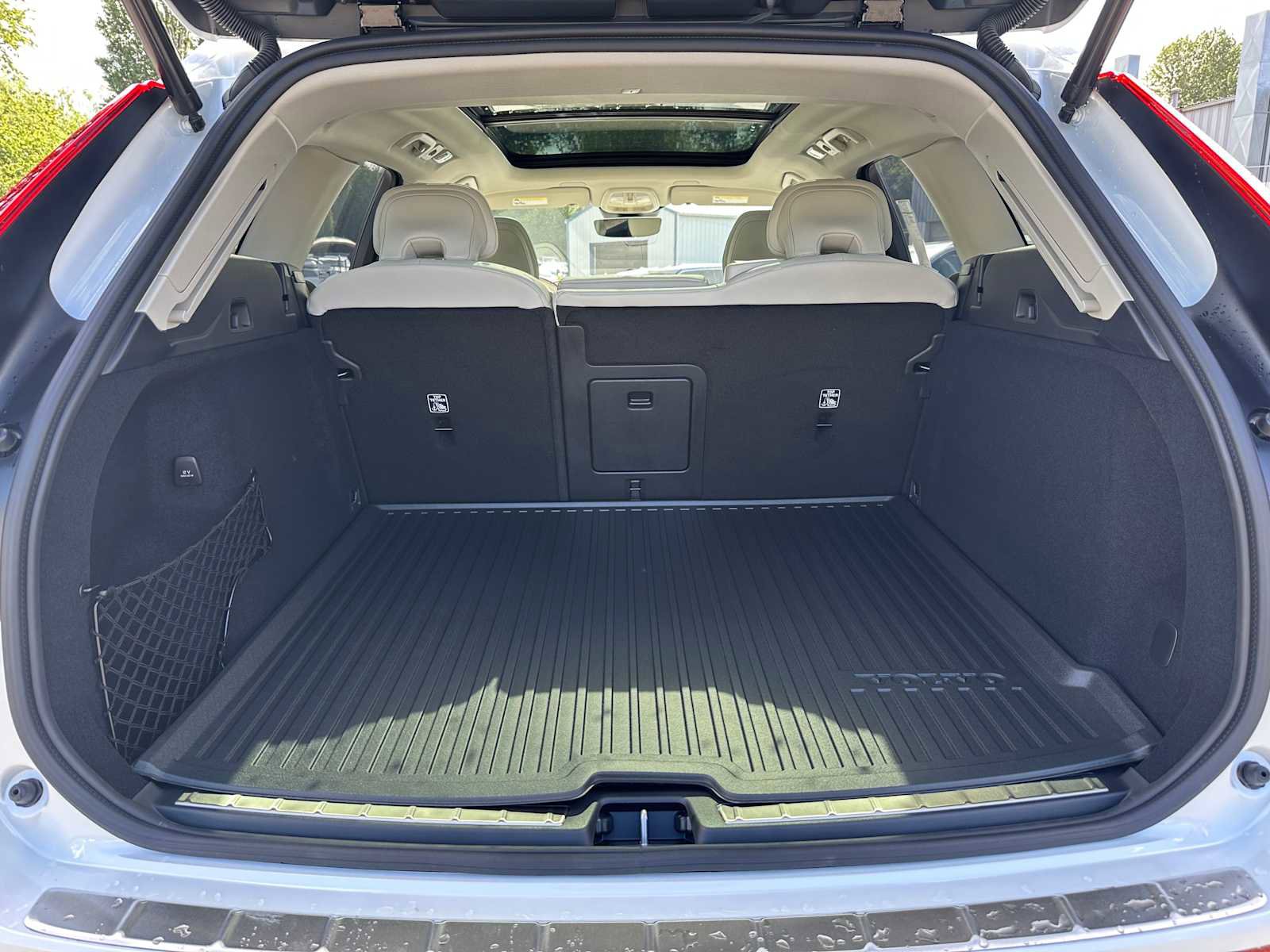 New 2025 Volvo XC60 B5 Ultra w/ Protection Package Premier image 14