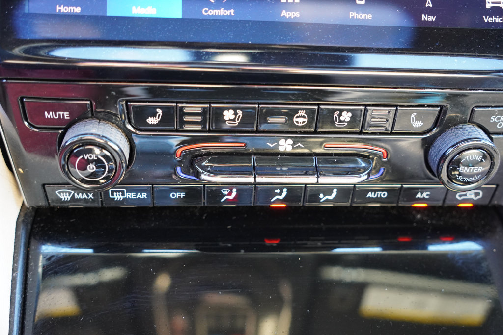 Certified 2025 Jeep Grand Cherokee Limited w/ Luxury Tech Group II AWD/4WD image 30