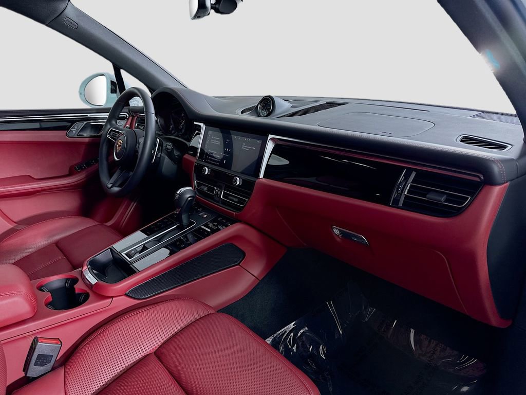 Certified 2026 Porsche Macan AWD/4WD image 32