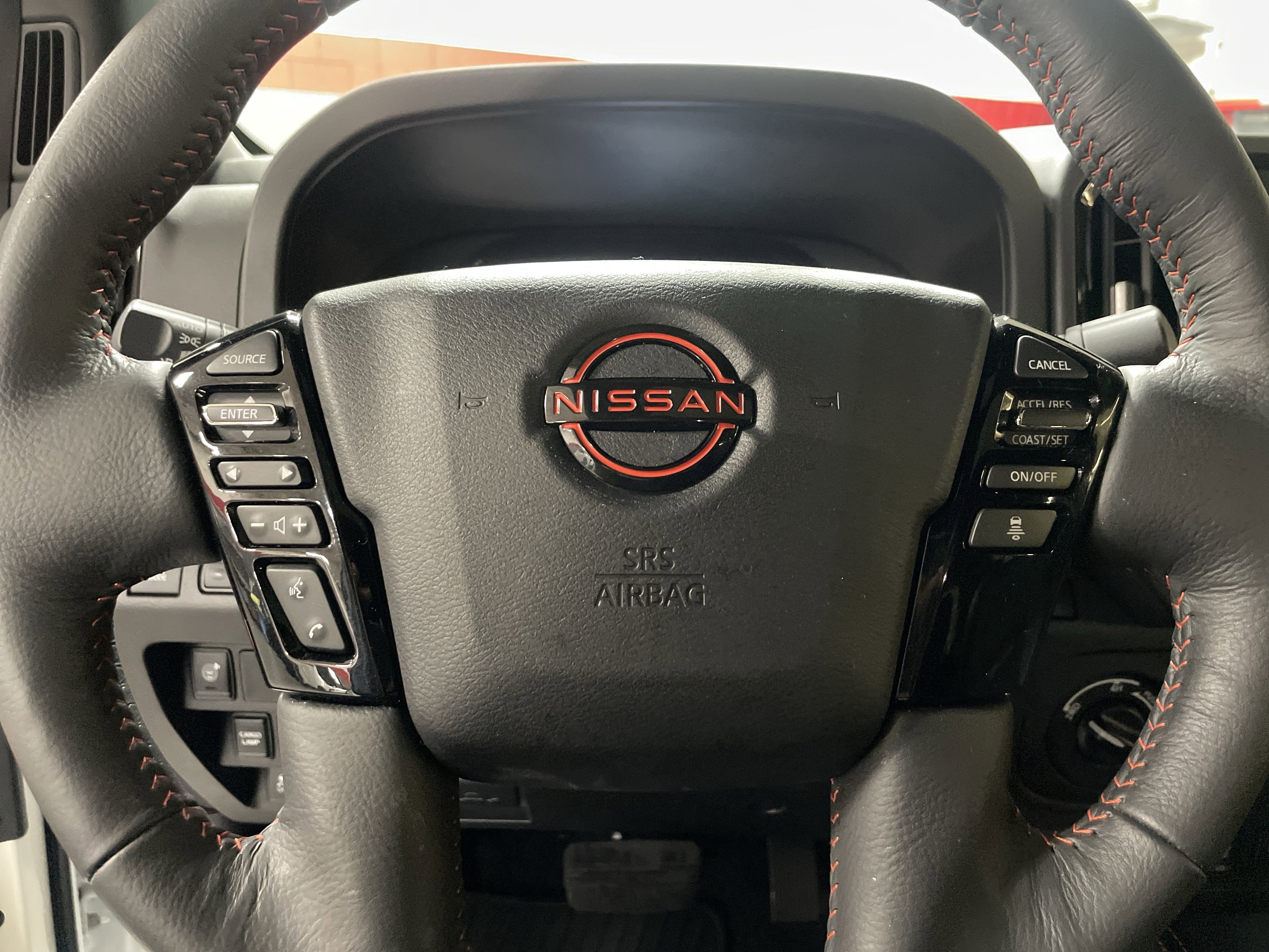 Used 2025 Nissan Frontier PRO-4X w/ Pro Premium Package AWD/4WD image 18