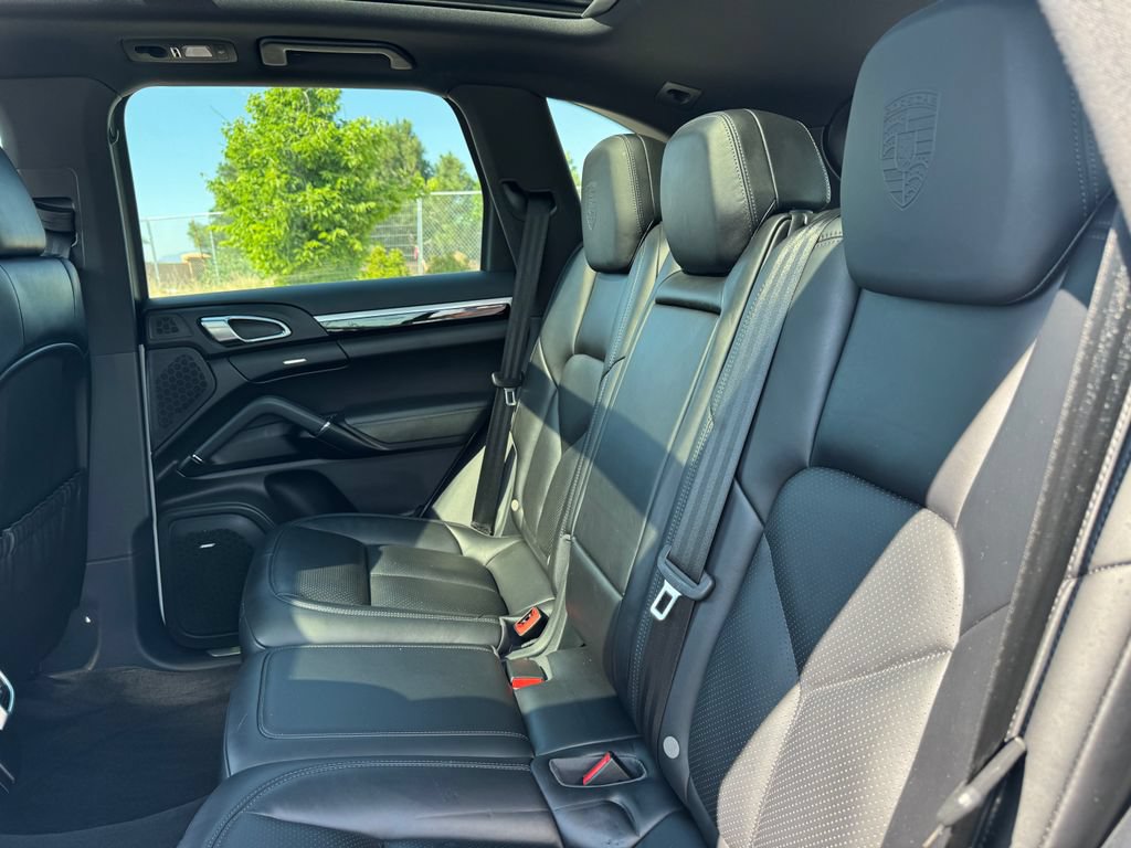 Used 2017 Porsche Cayenne S Platinum w/ Premium Package (PJW) AWD/4WD image 8