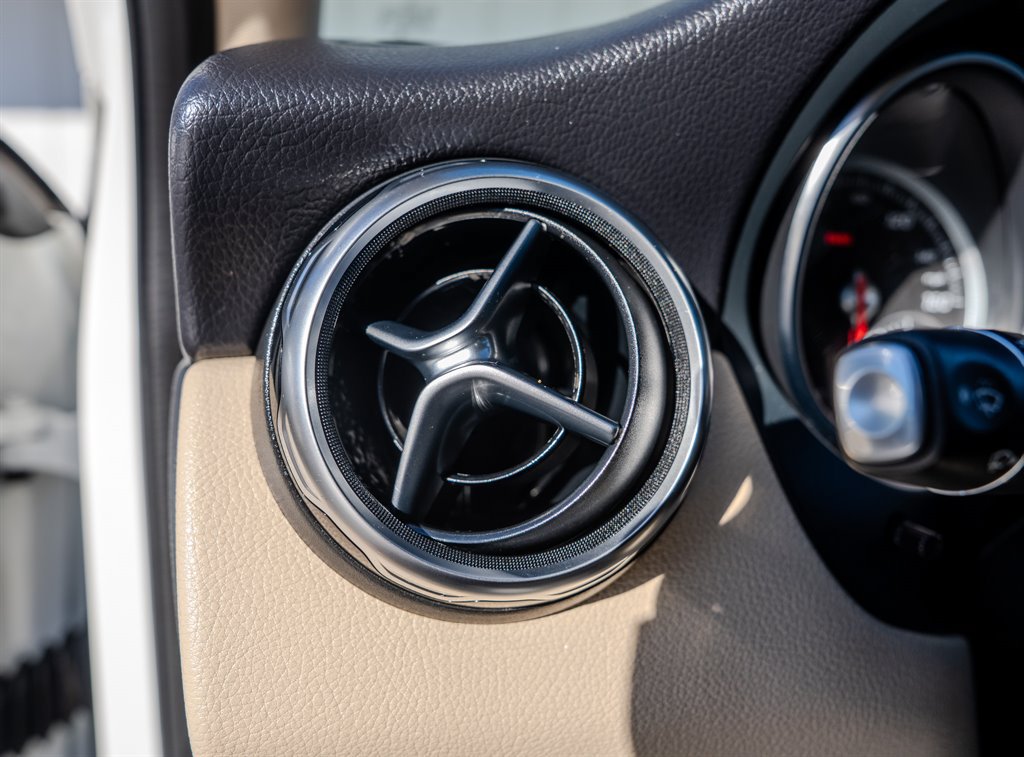 Used 2019 Mercedes-Benz GLA 250 w/ Convenience Package image 18