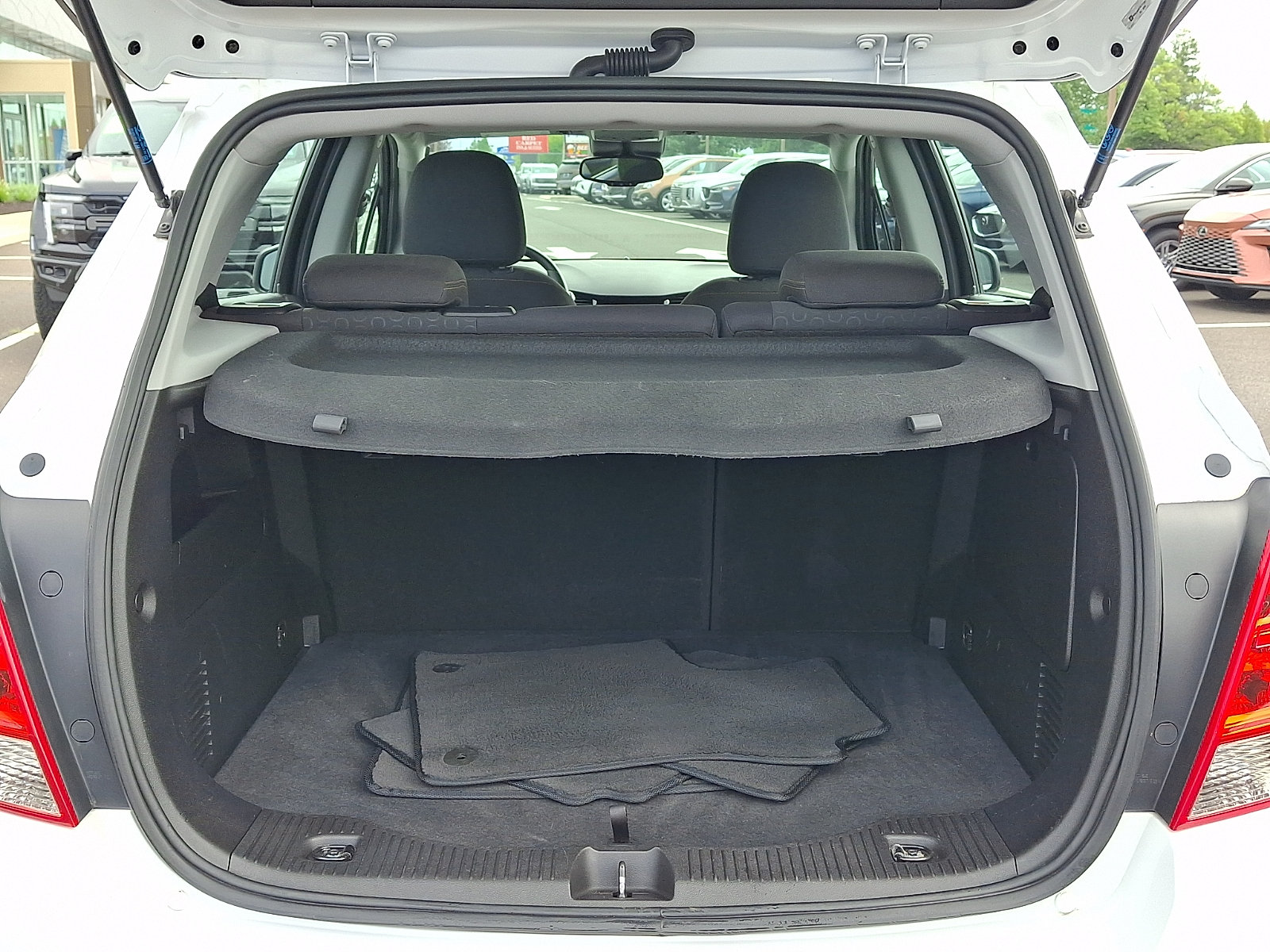 Used 2018 Chevrolet Trax LS AWD/4WD image 28