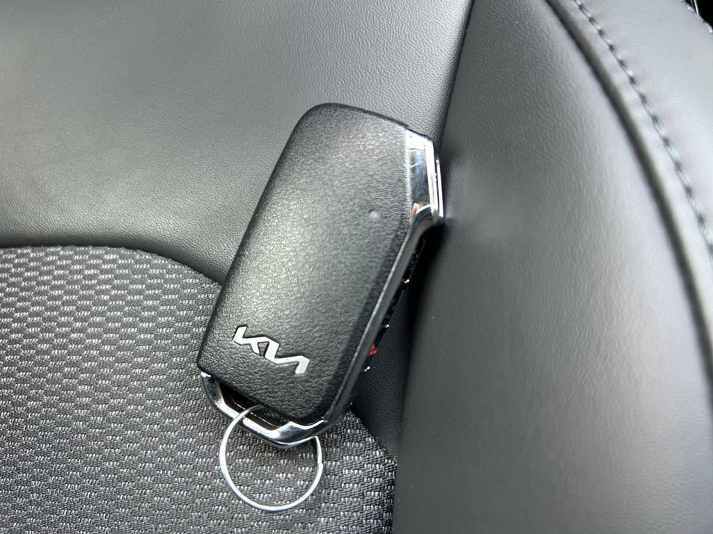Used 2023 Kia Niro EX FWD image 31