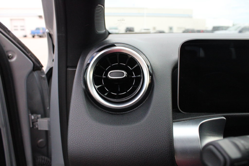Used 2021 Mercedes-Benz GLB 250 image 9