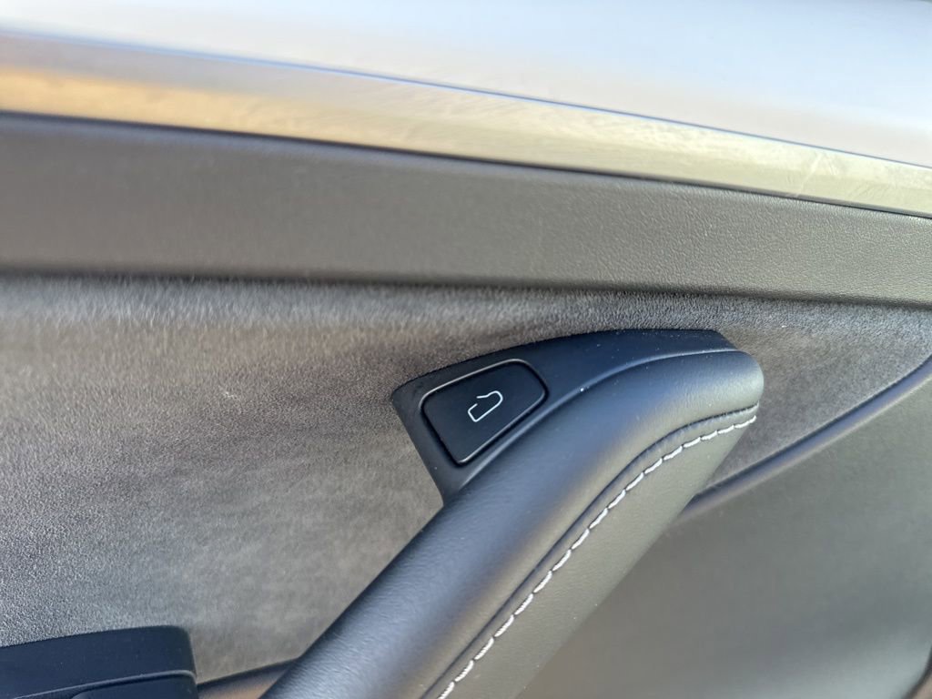 Used 2022 Tesla Model Y Performance image 12