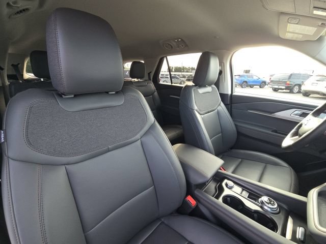 Used 2025 Ford Explorer Active w/ Active Comfort Package RWD image 22