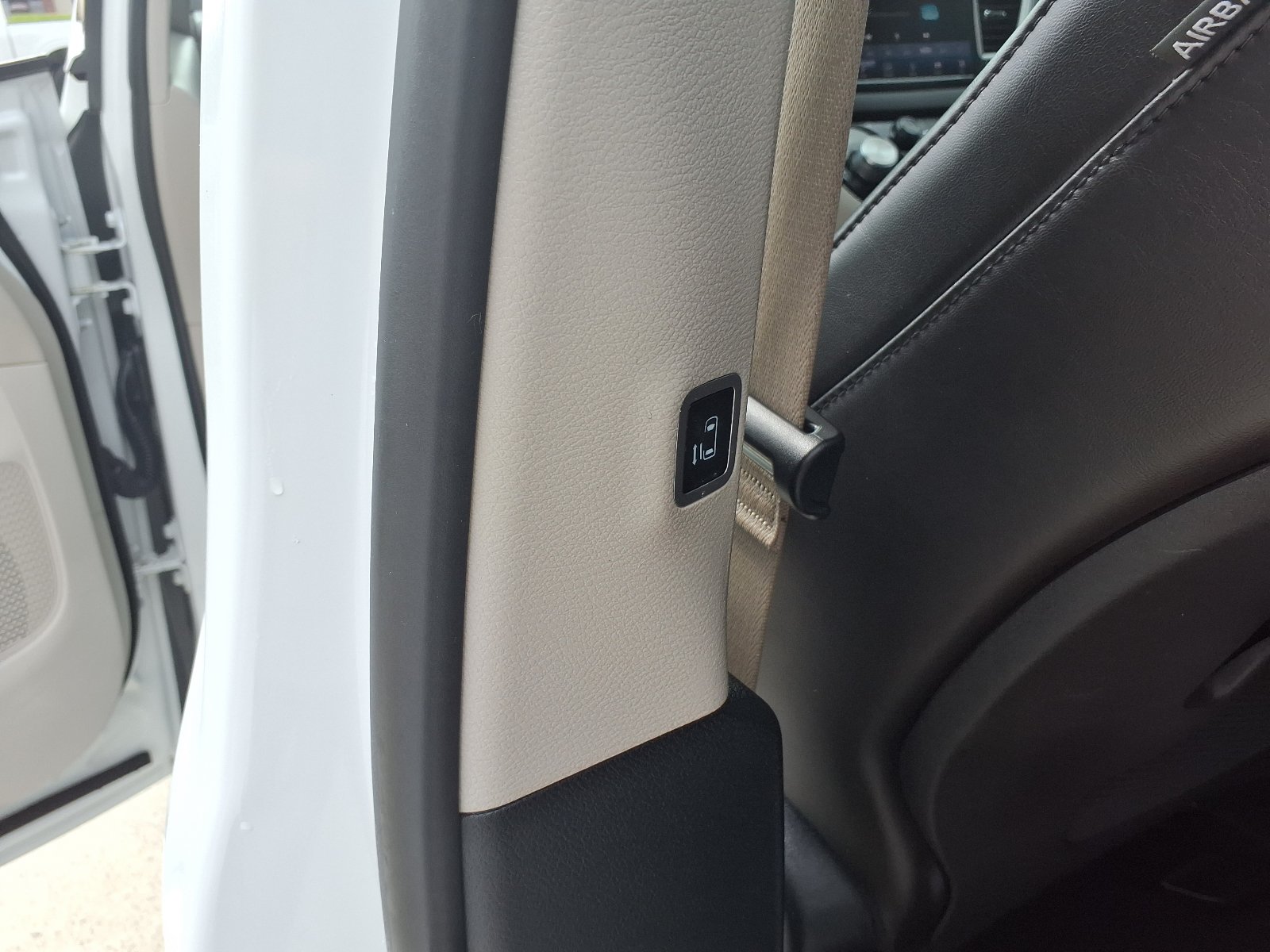 Used 2023 Chrysler Pacifica Touring-L FWD image 17