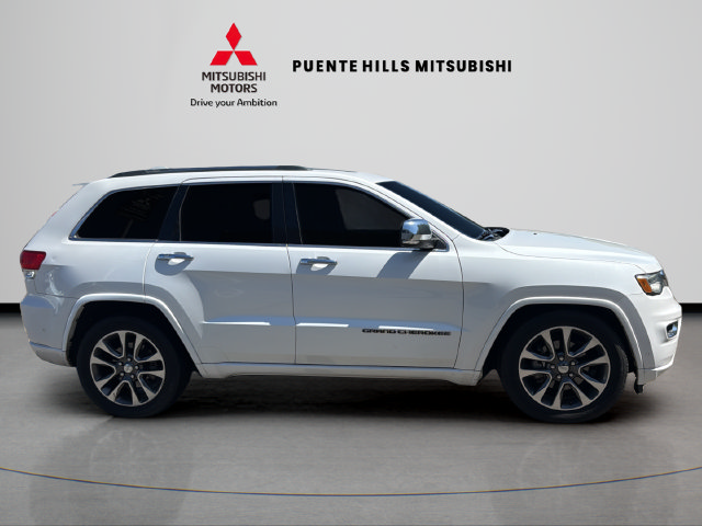 Used 2017 Jeep Grand Cherokee Overland w/ Jeep Active Safety Group AWD/4WD image 4