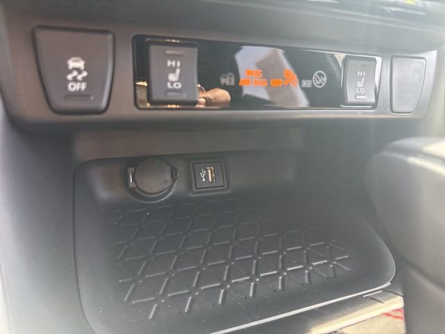 Used 2023 Toyota RAV4 SE w/ Weather & Moonroof Package image 20