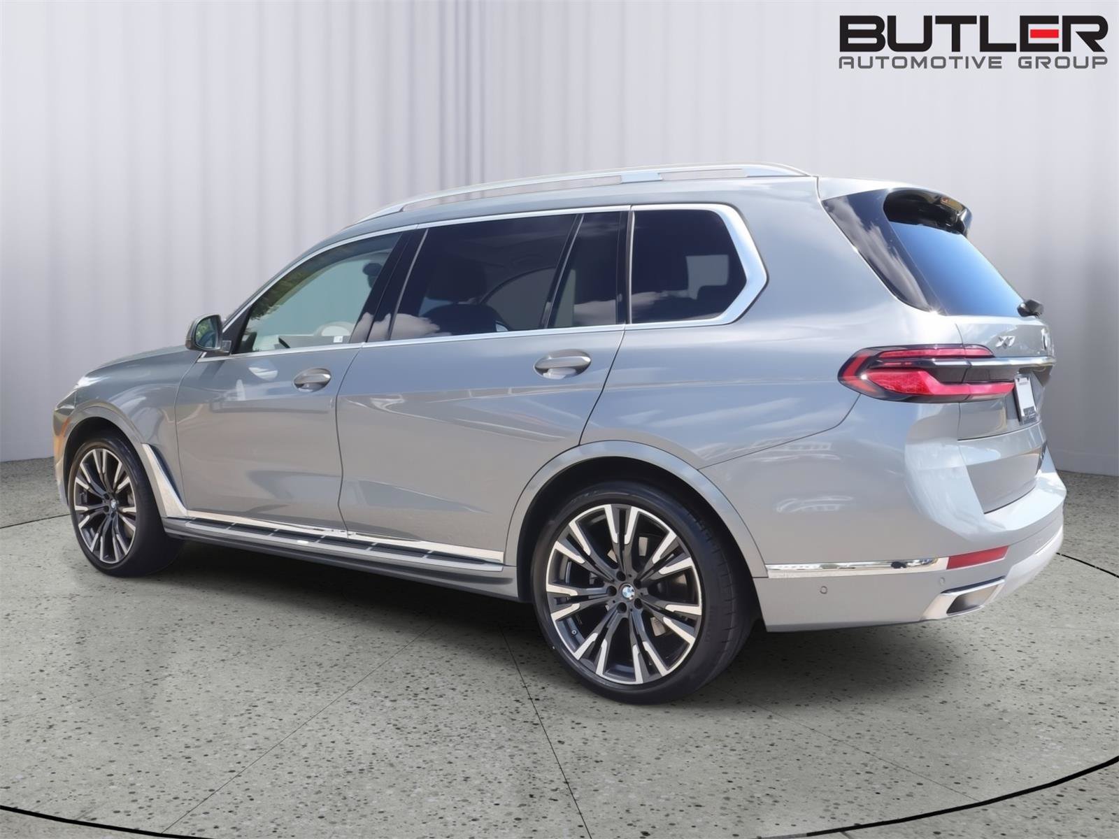 Used 2025 BMW X7 xDrive40i w/ Premium Package AWD/4WD image 4