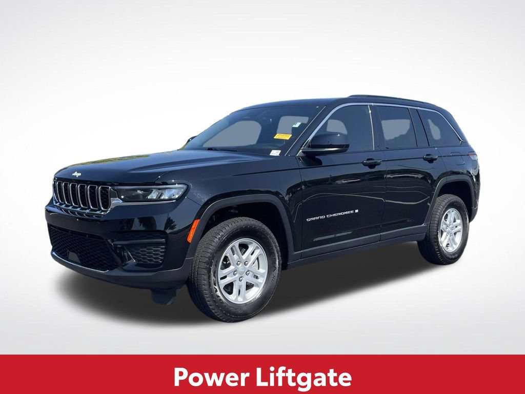 Used 2024 Jeep Grand Cherokee Laredo w/ Luxury Tech Group I RWD image 4