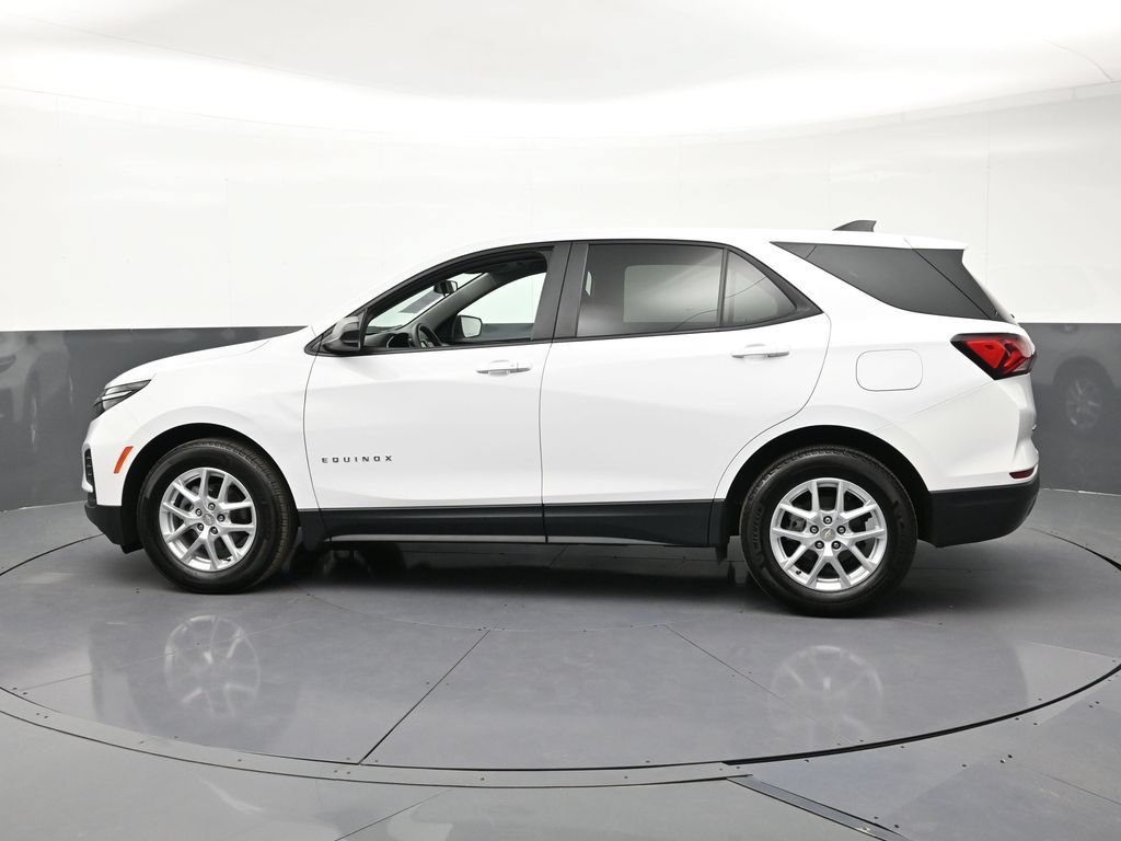 Used 2024 Chevrolet Equinox LS w/ LS Convenience Package FWD image 2