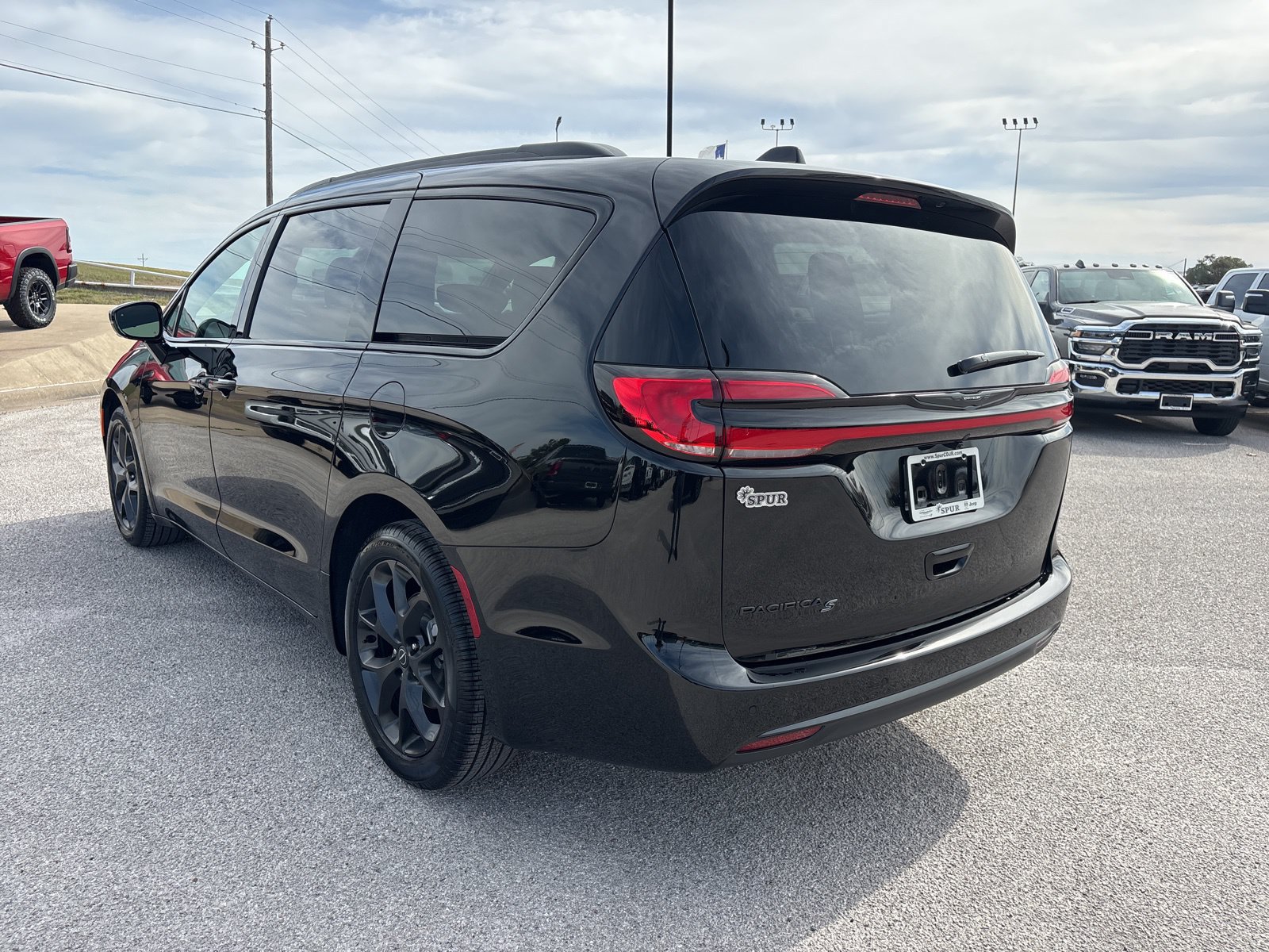 New 2026 Chrysler Pacifica Select w/ S Appearance Package FWD image 4