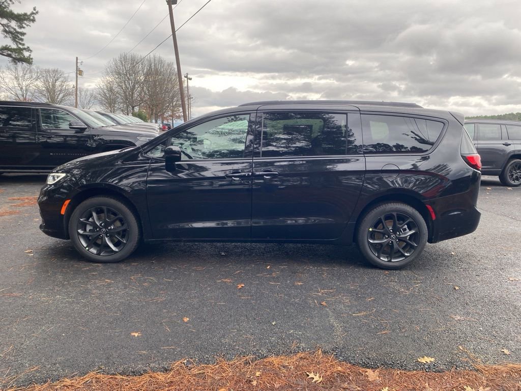 New 2026 Chrysler Pacifica Limited w/ S Appearance Package image 8