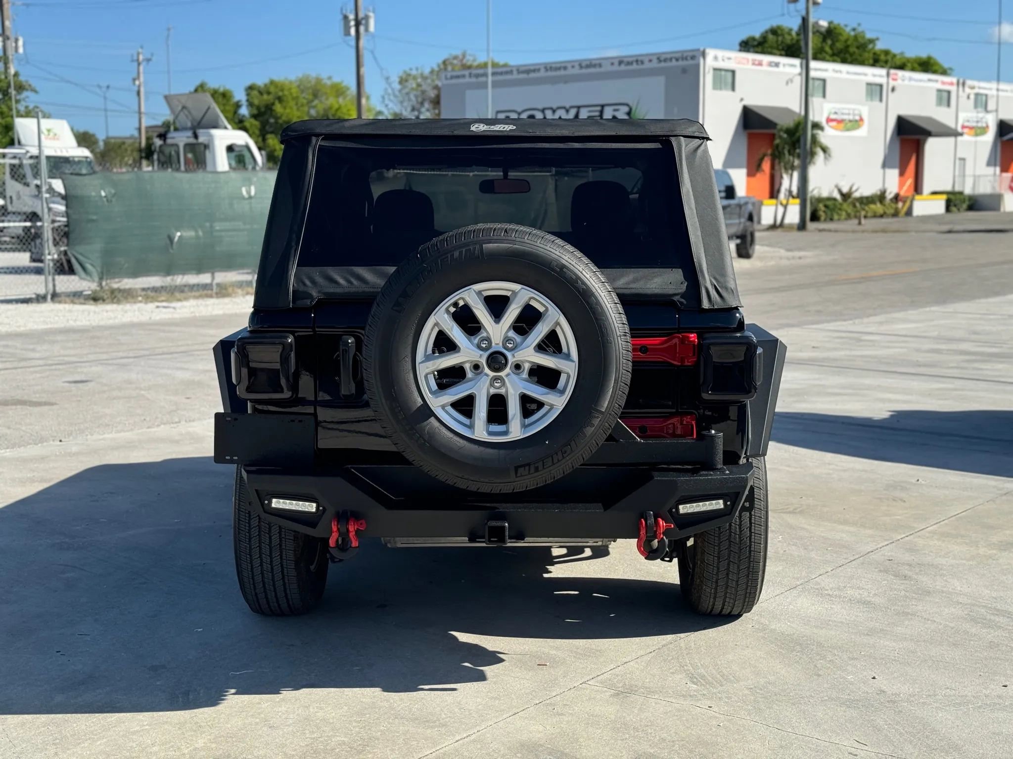 Used 2023 Jeep Wrangler Sport image 7