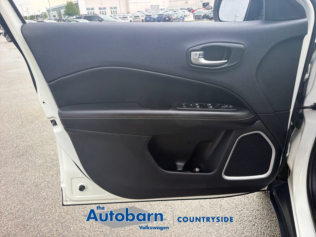Used 2018 Jeep Compass Latitude w/ Popular Equipment Group FWD image 9