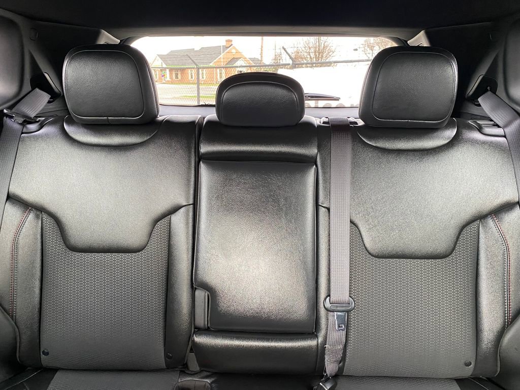 Used 2025 Jeep Compass Trailhawk image 27