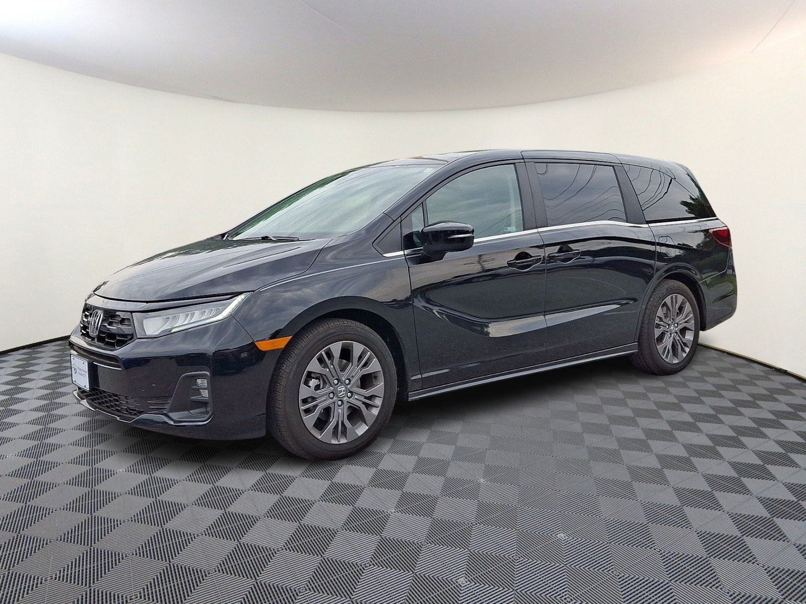 Used 2025 Honda Odyssey Touring image 3