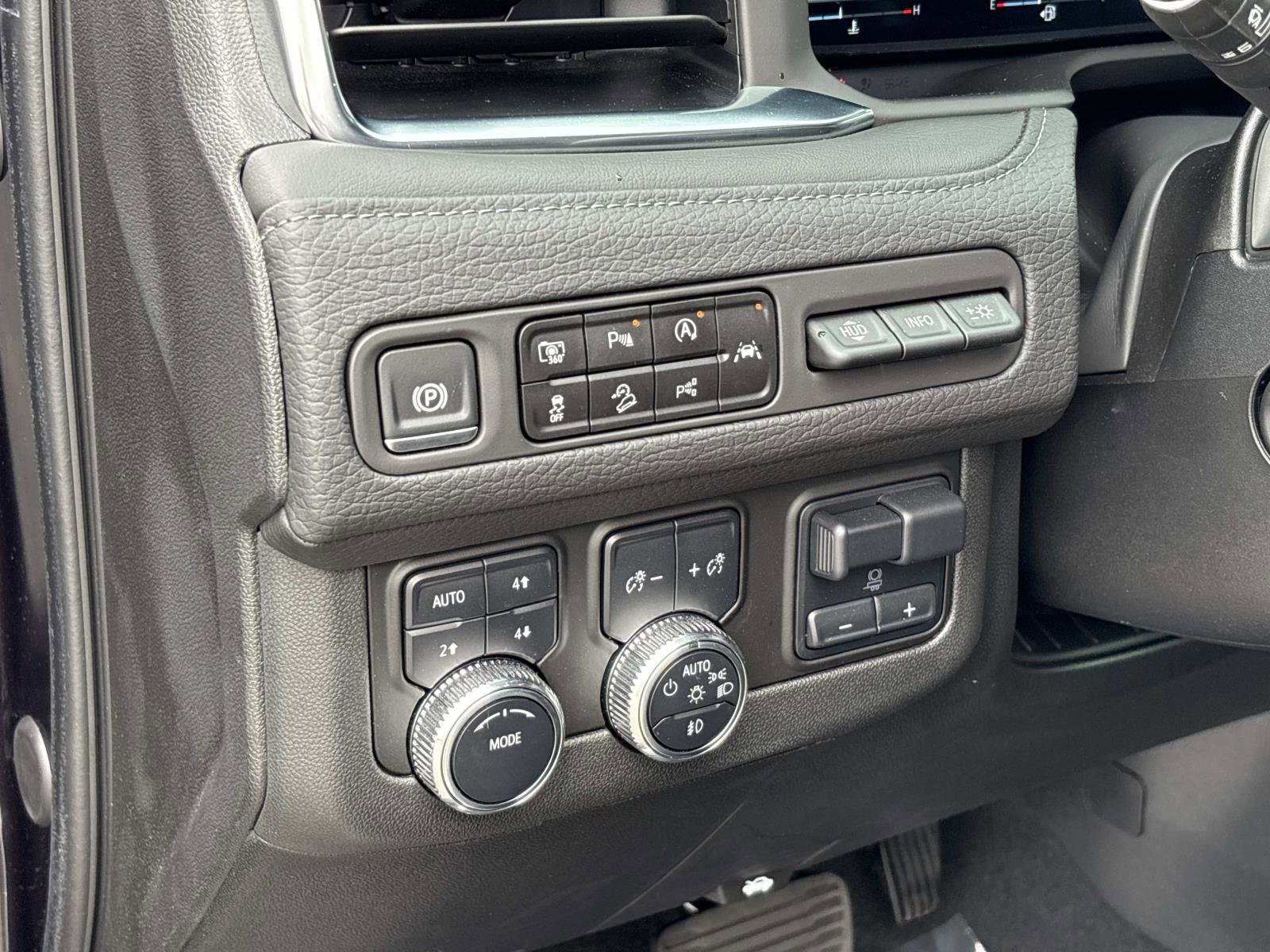 Certified 2024 GMC Yukon Denali w/ Advanced Technology Package AWD/4WD image 18