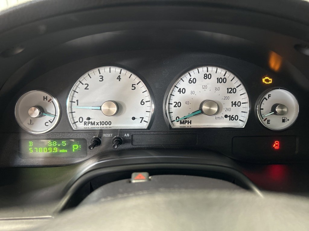 Used 2004 Ford Thunderbird image 24