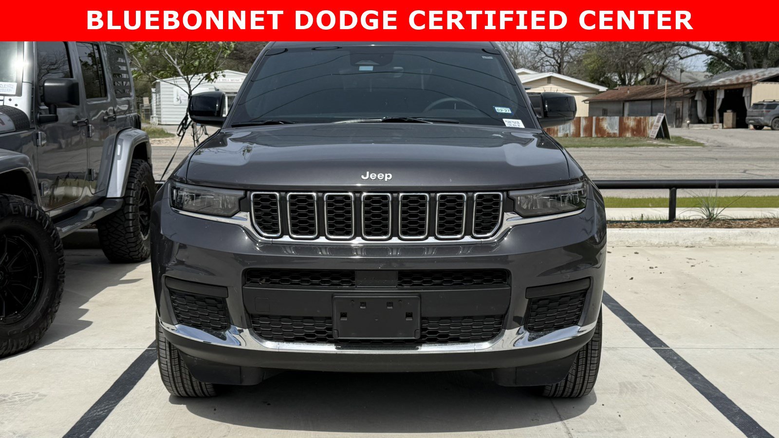 Used 2025 Jeep Grand Cherokee L Laredo image 2