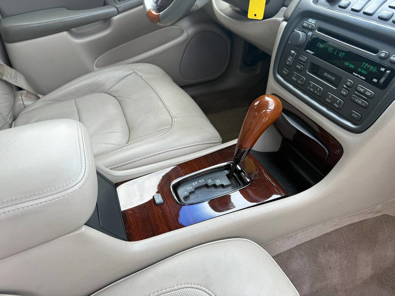 Used 2005 Cadillac De Ville DTS w/ Equipment Group FWD image 15
