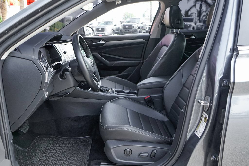 Used 2022 Volkswagen Jetta SE FWD image 17