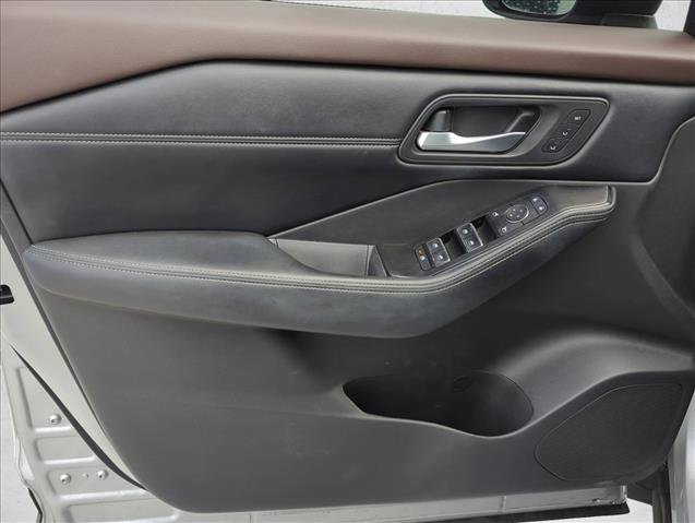 Used 2023 Nissan Rogue SL w/ SL Premium Package image 10