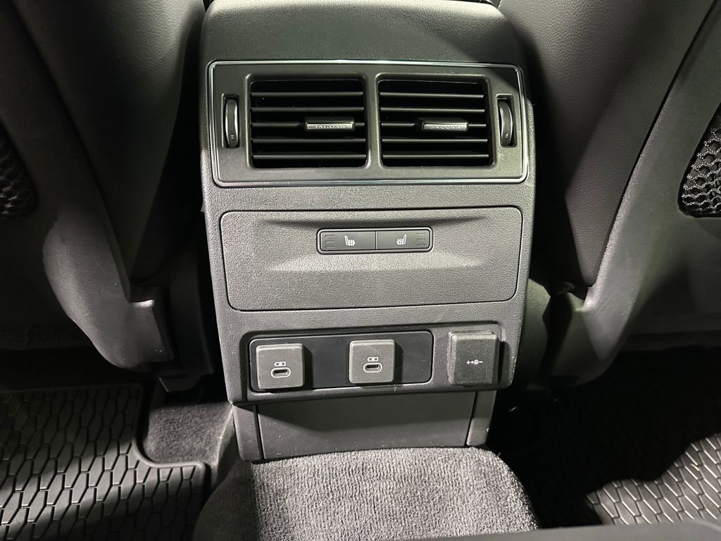 Used 2026 Jaguar F-PACE R-Dynamic S image 18