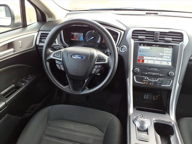Used 2019 Ford Fusion SE image 16