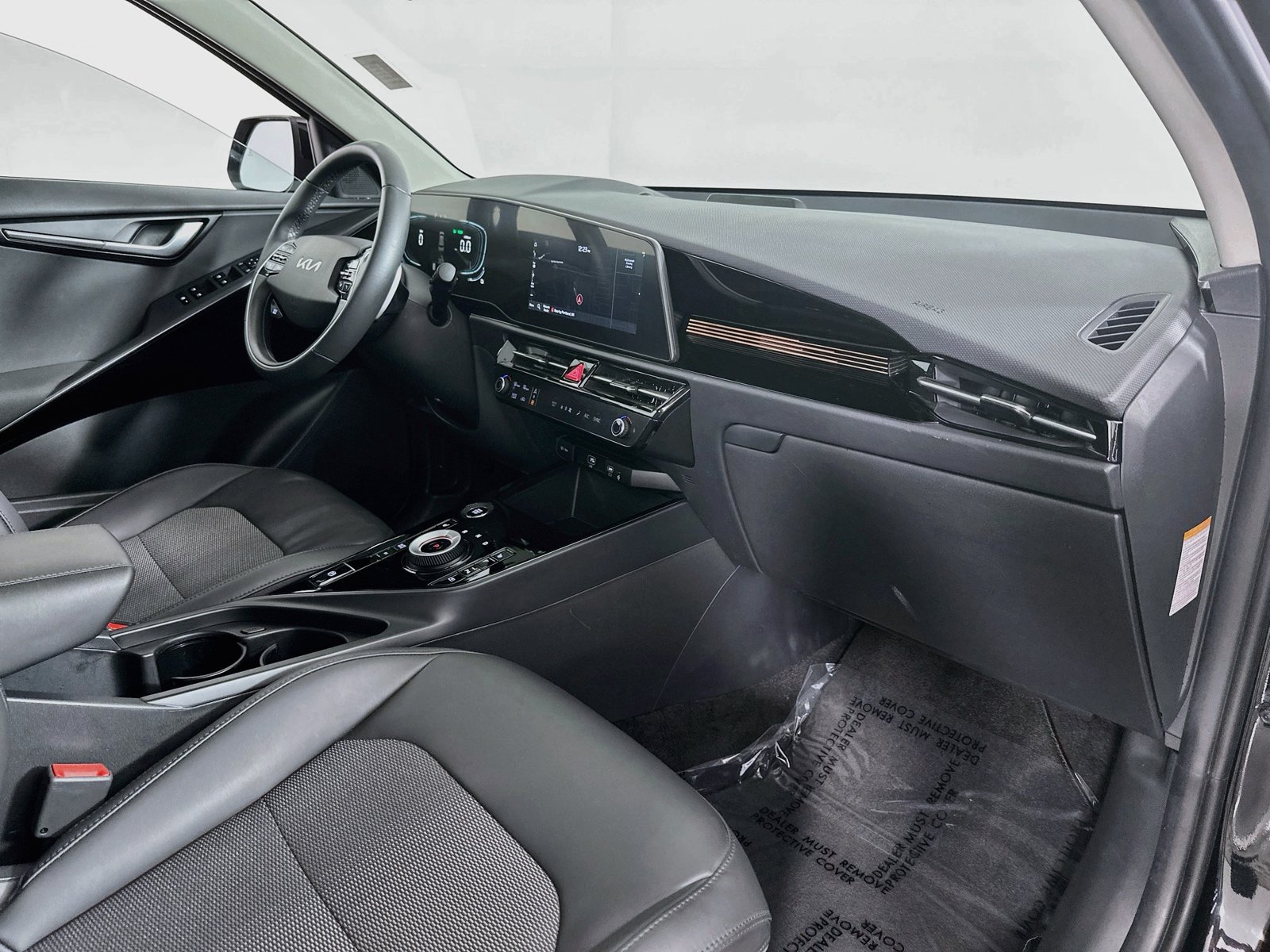 Used 2025 Kia Niro EX FWD image 30