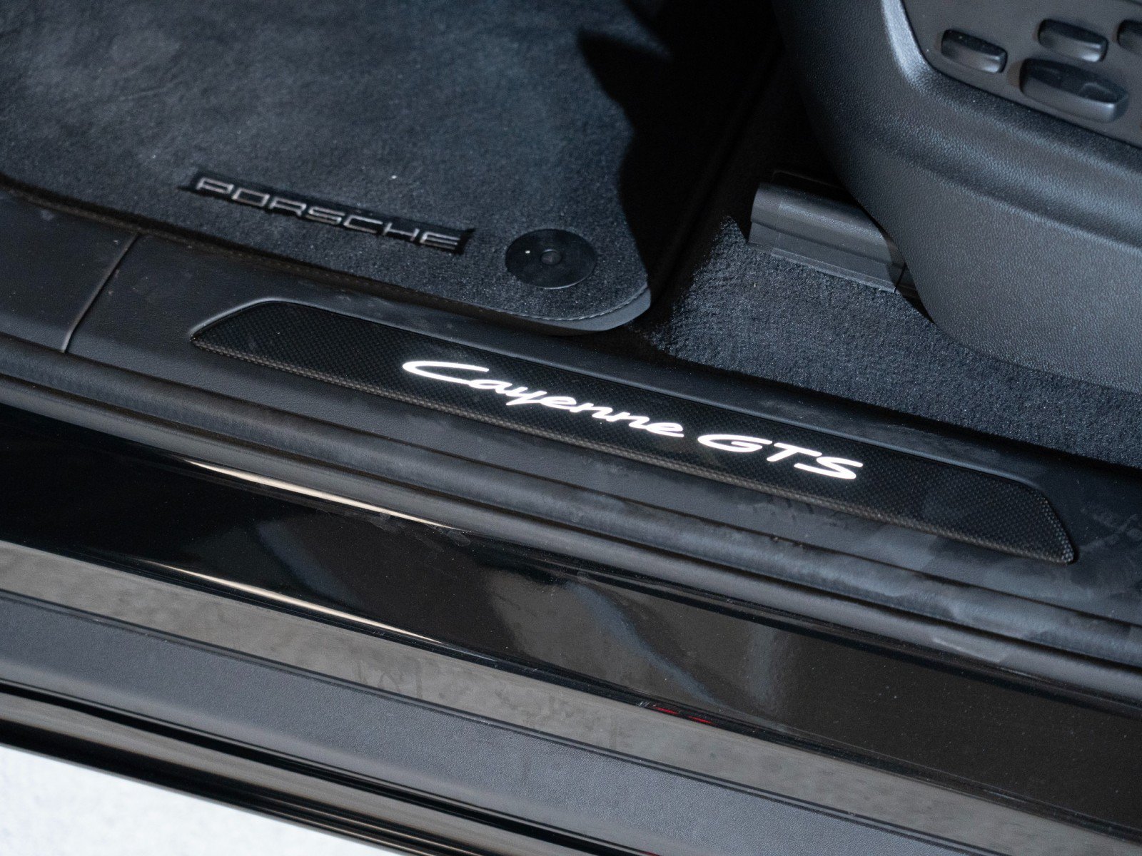 Used 2026 Porsche Cayenne GTS AWD/4WD image 11