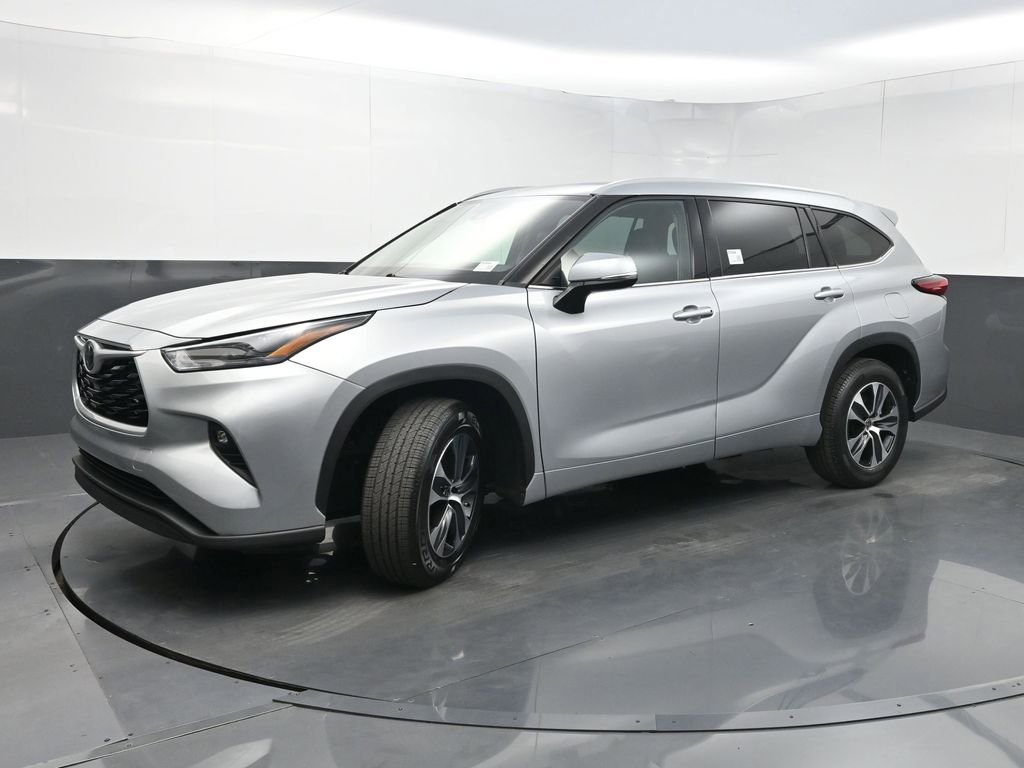 Used 2022 Toyota Highlander XLE image 24