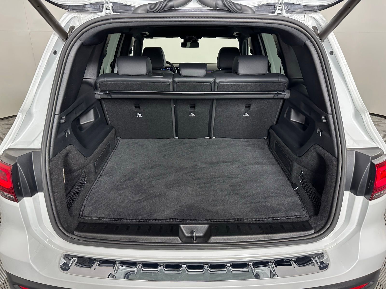 Used 2023 Mercedes-Benz EQB 300 300 w/ Exclusive Package image 29