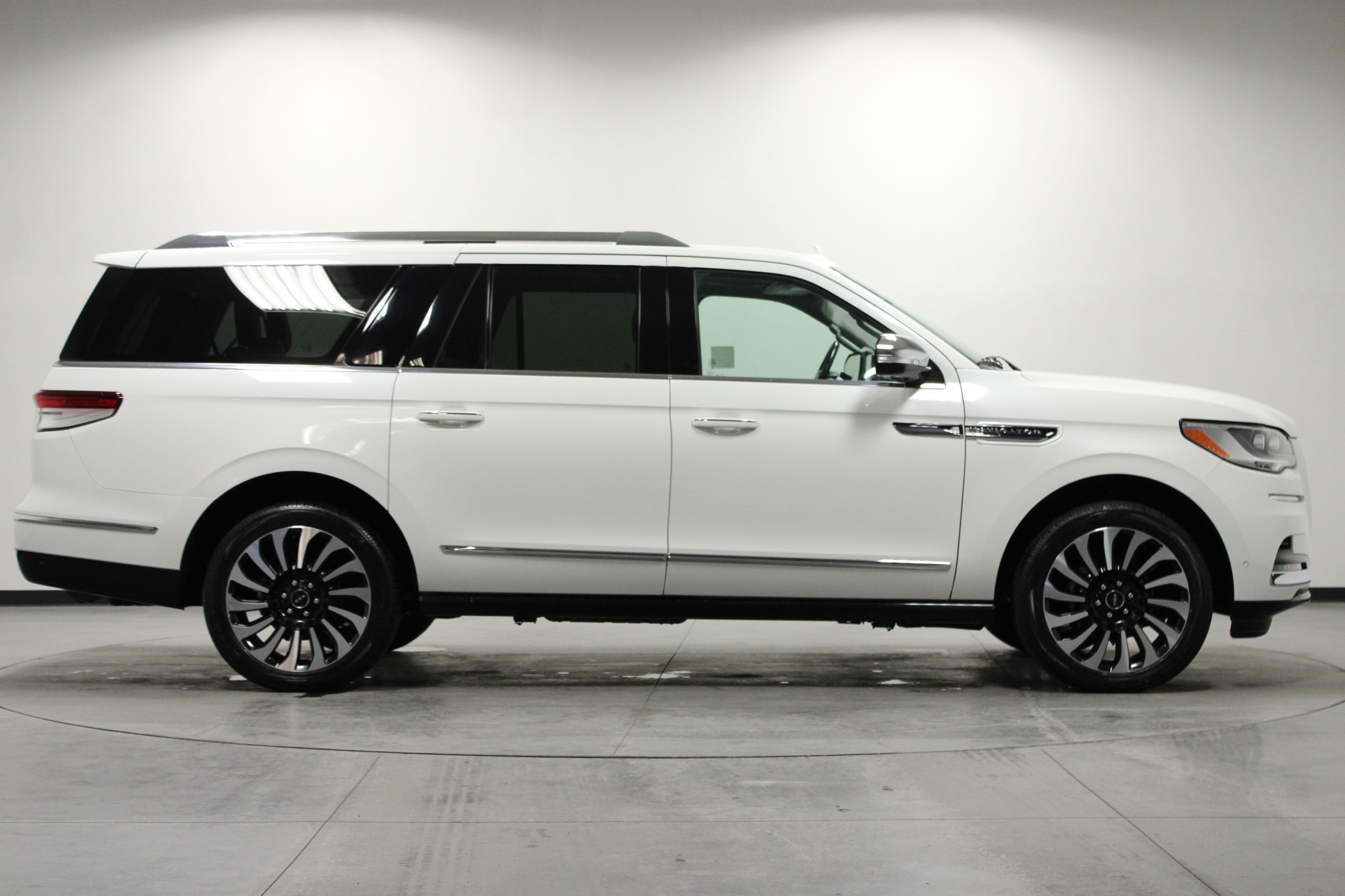 Used 2022 Lincoln Navigator L Black Label image 3