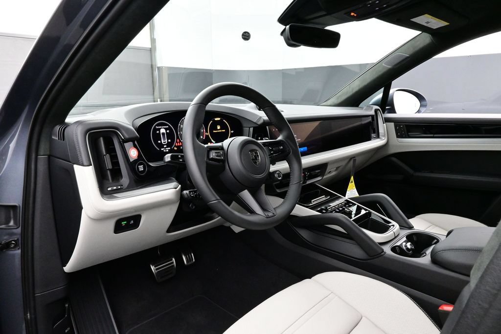 New 2026 Porsche Cayenne Turbo AWD/4WD image 4