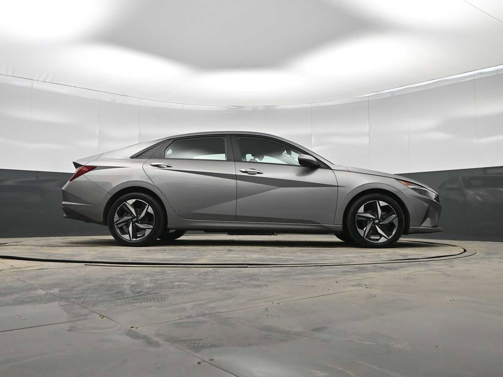 Used 2023 Hyundai Elantra SEL w/ Convenience Package image 37