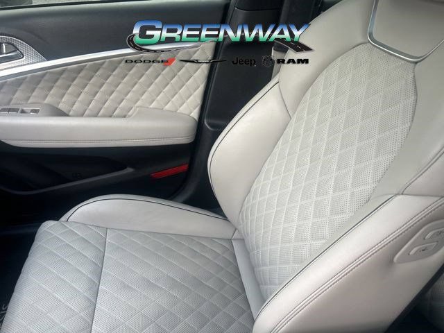 Used 2022 Genesis G70 3.3T RWD image 15