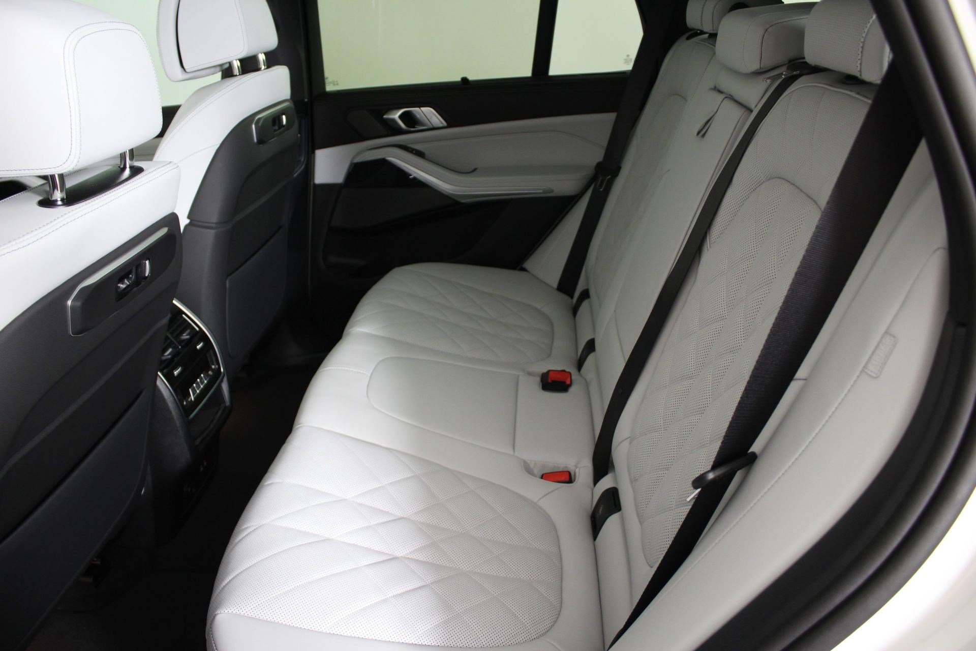 New 2026 BMW X5 sDrive40i RWD image 13