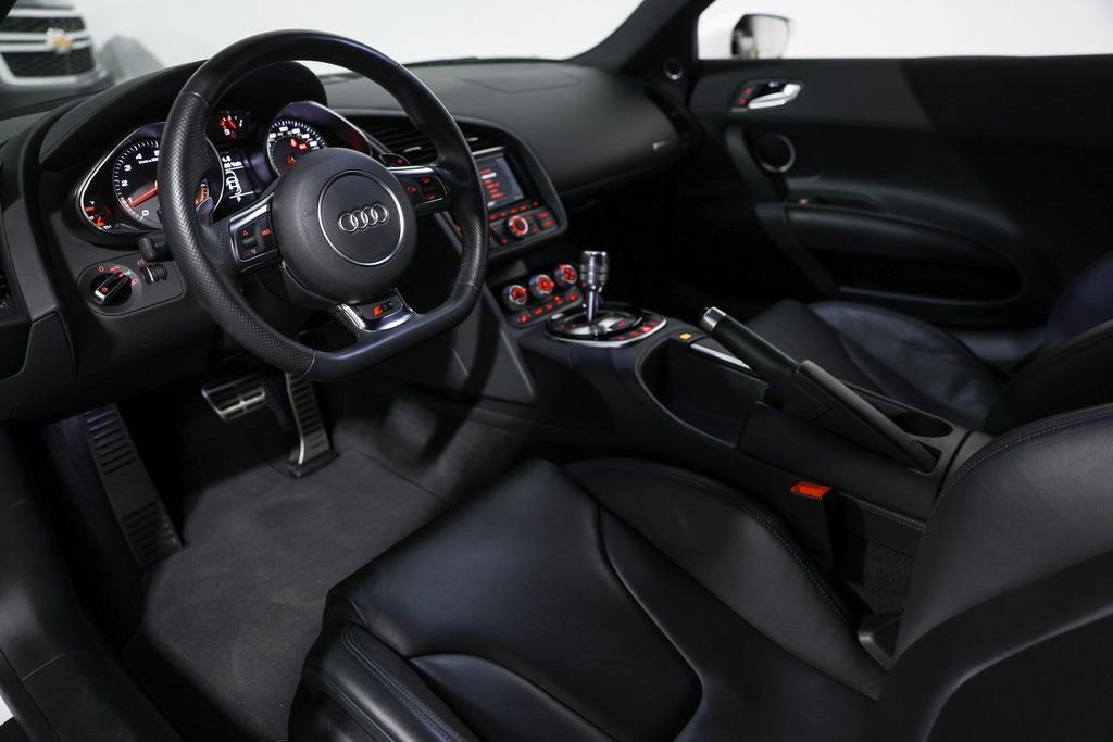 Used 2015 Audi R8 V8 w/ Extended Leather Package image 23