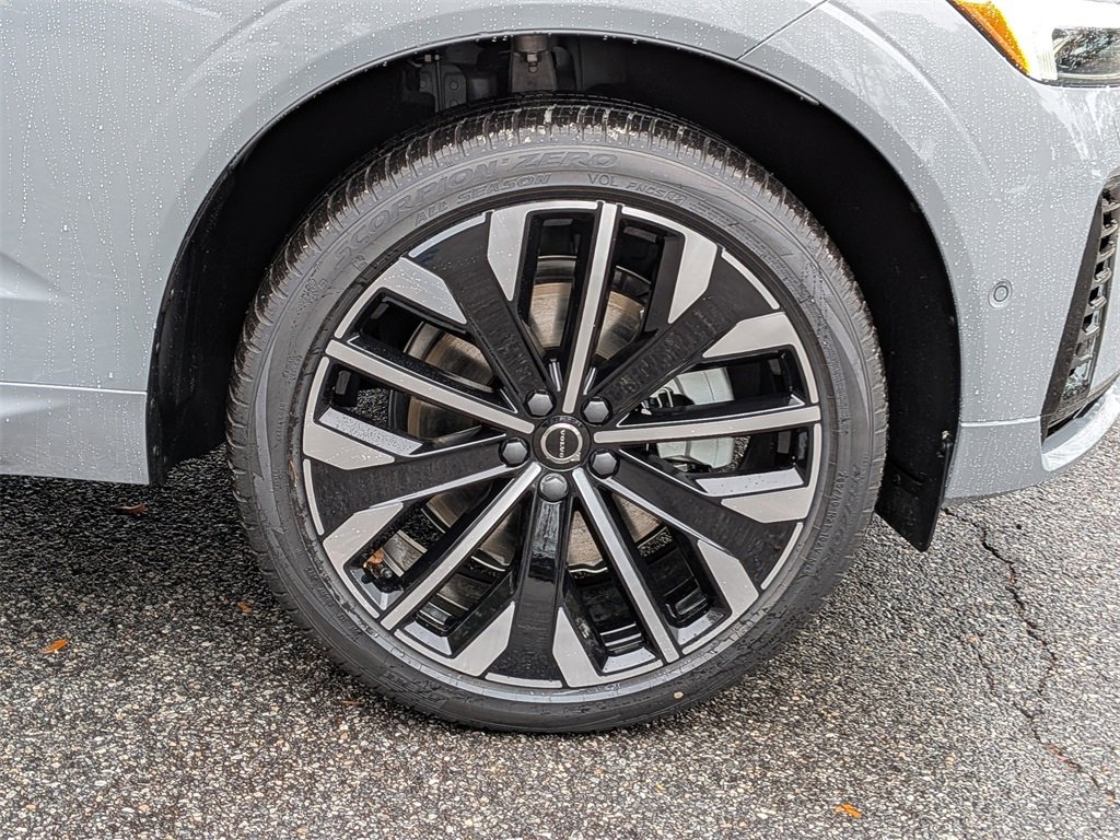 New 2026 Volvo XC60 T8 Ultra w/ Protection Package Premier image 12
