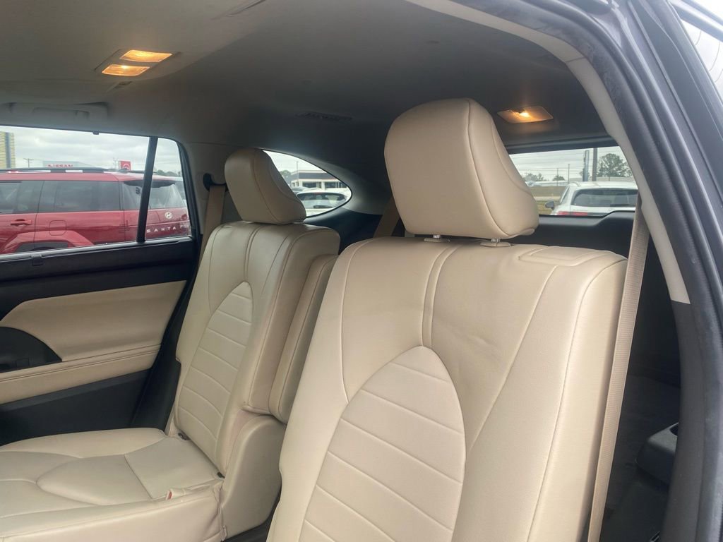 Used 2023 Toyota Highlander XLE image 25