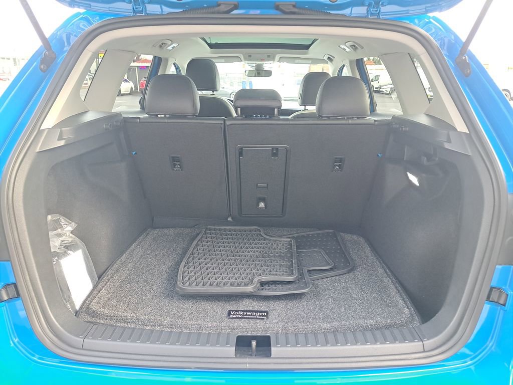 Used 2025 Volkswagen Taos SE AWD/4WD image 28