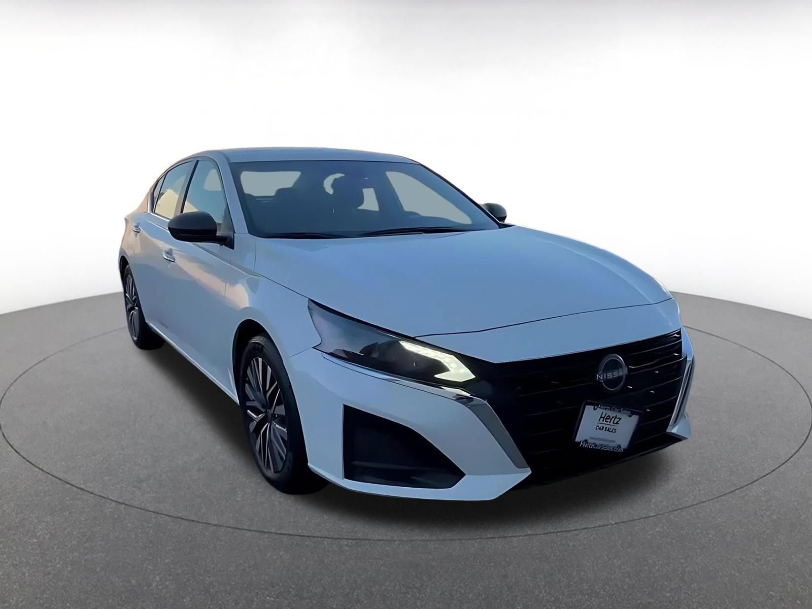 Used 2025 Nissan Altima 2.5 SV FWD image 3