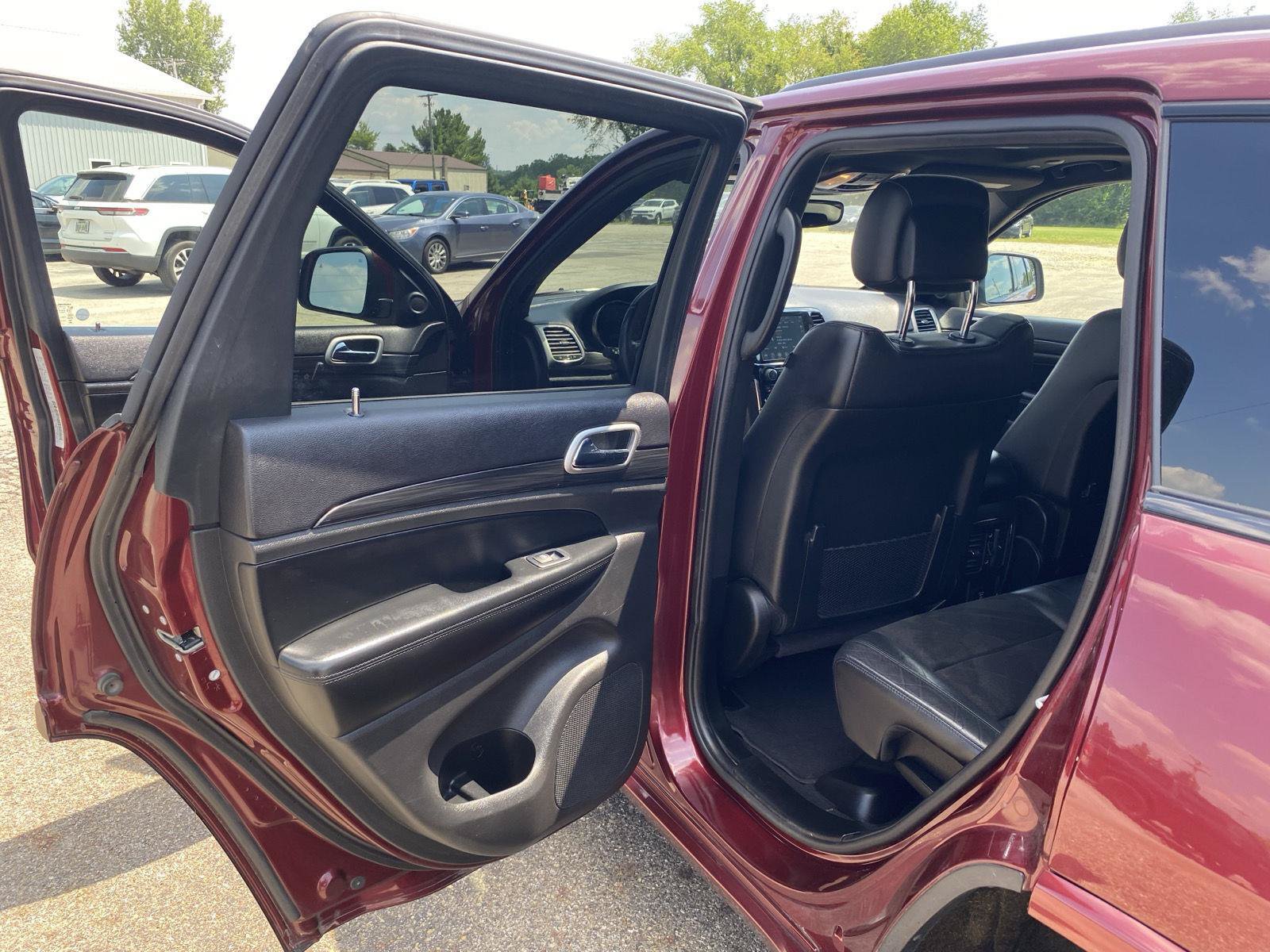 Used 2019 Jeep Grand Cherokee Altitude AWD/4WD image 29